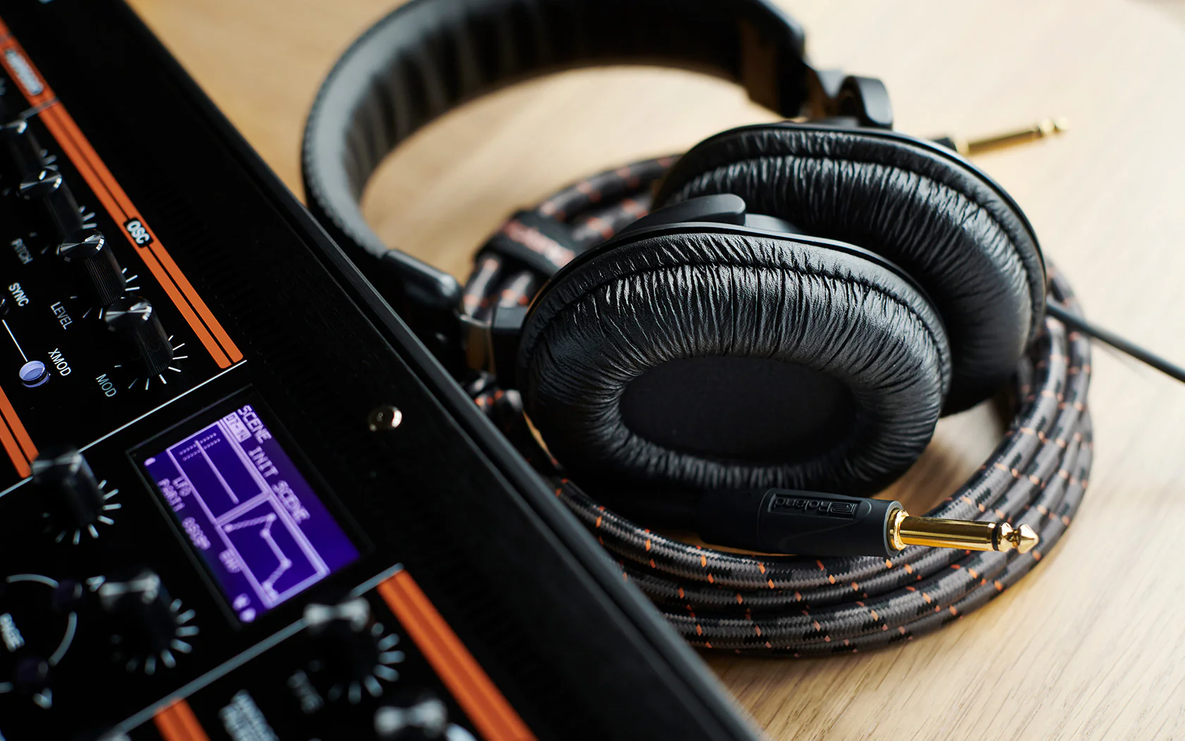 Roland RH-200 Stereo Monitor Headphones - Image 3