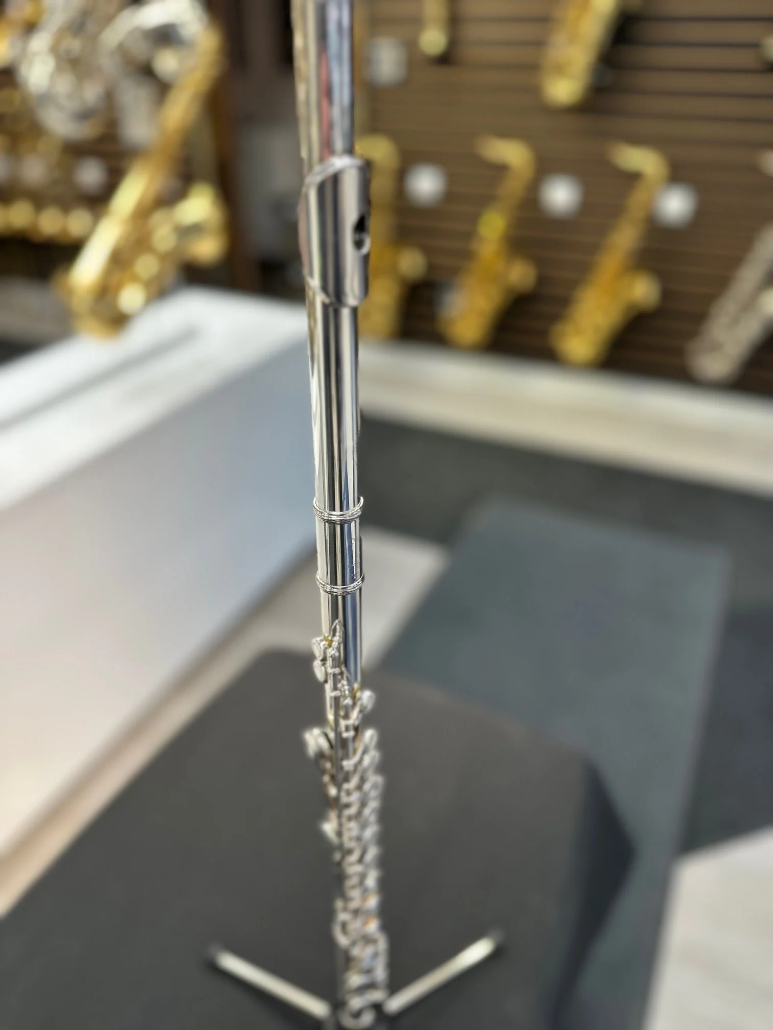 Pre-Oned Yamaha YFL-481 Regular C Foot Flute - Image 4