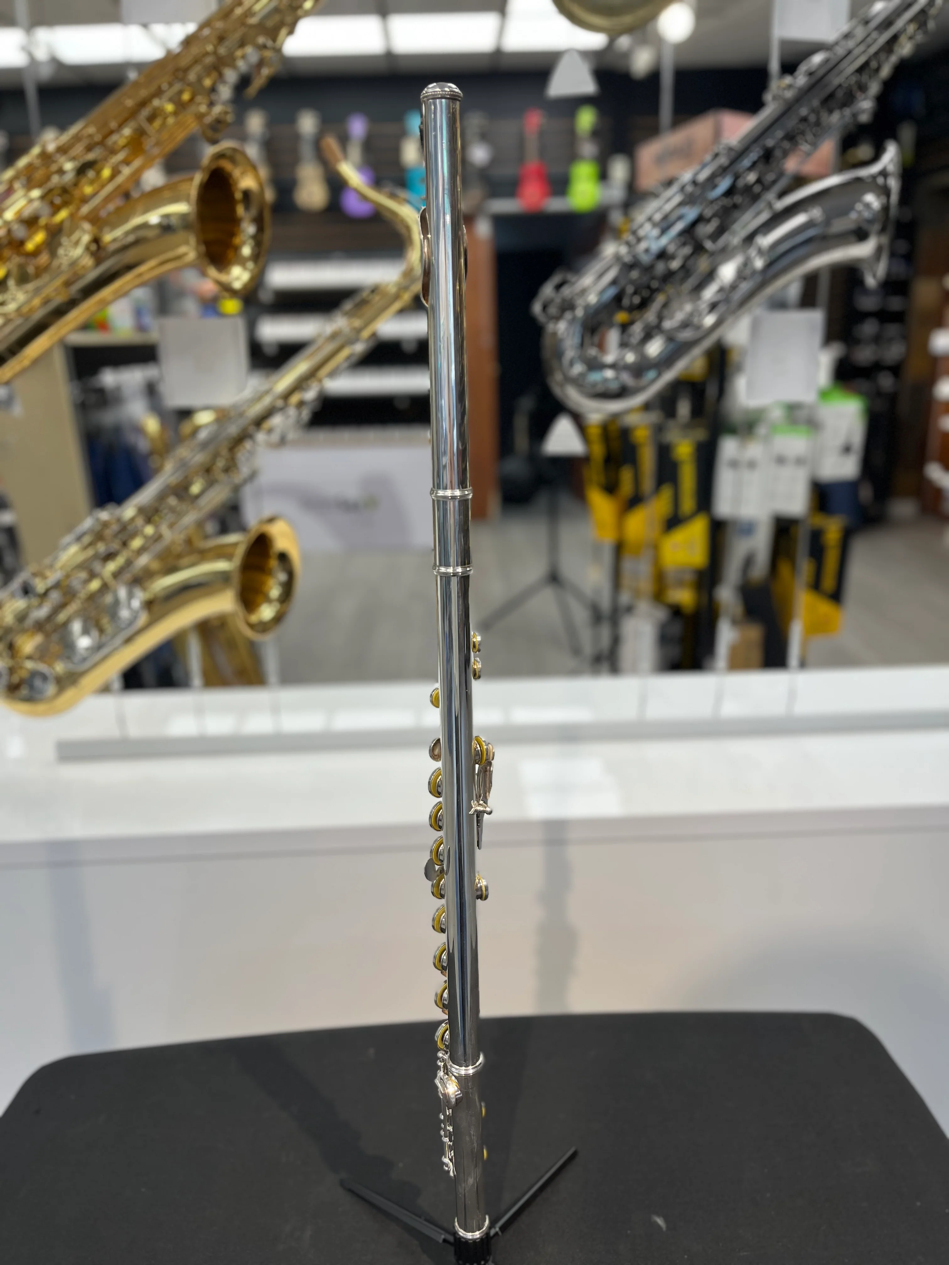 Pre-Owned Yamaha YFL-581 Professional Flute - Image 4