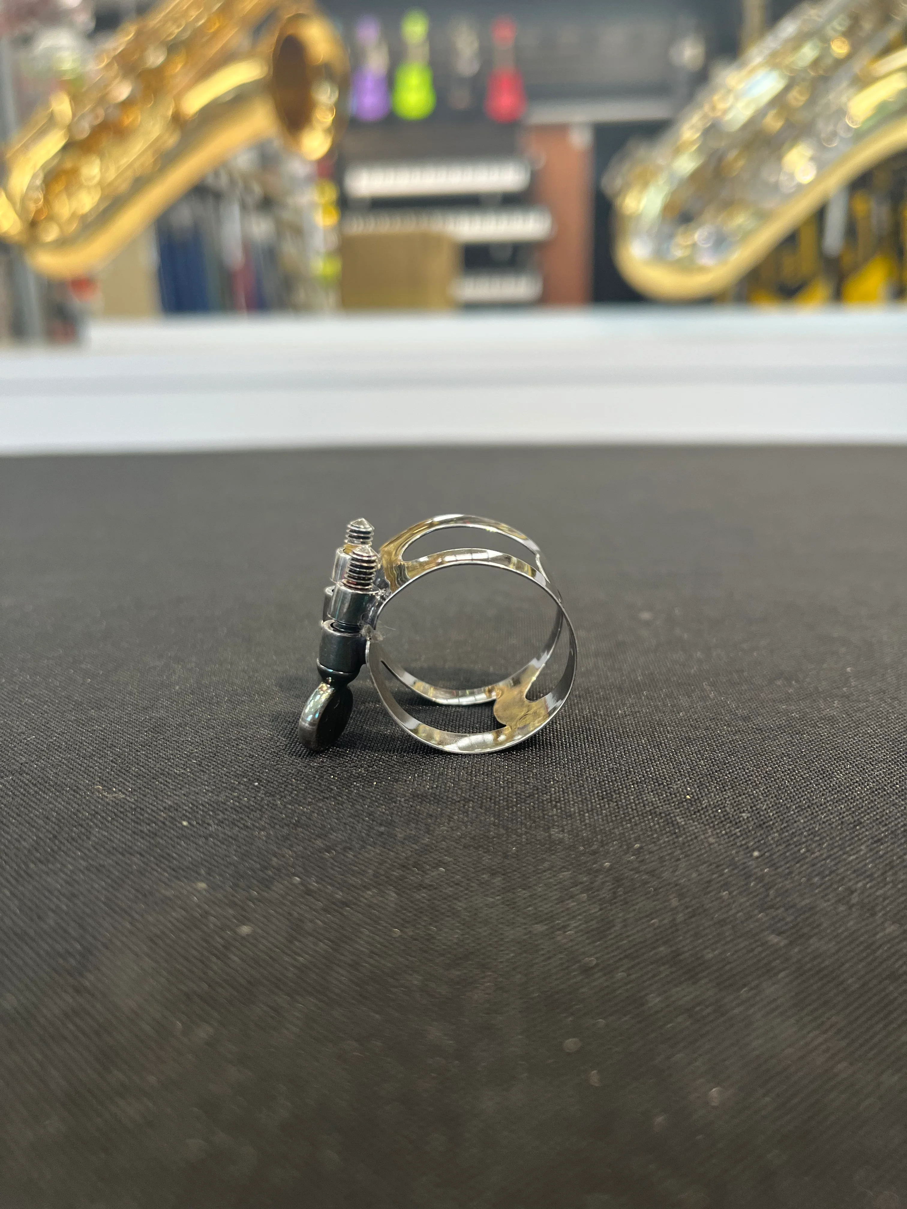 Pre-Owned Buffet Crampon Alto Saxophone Ligature with Cap - Image 3