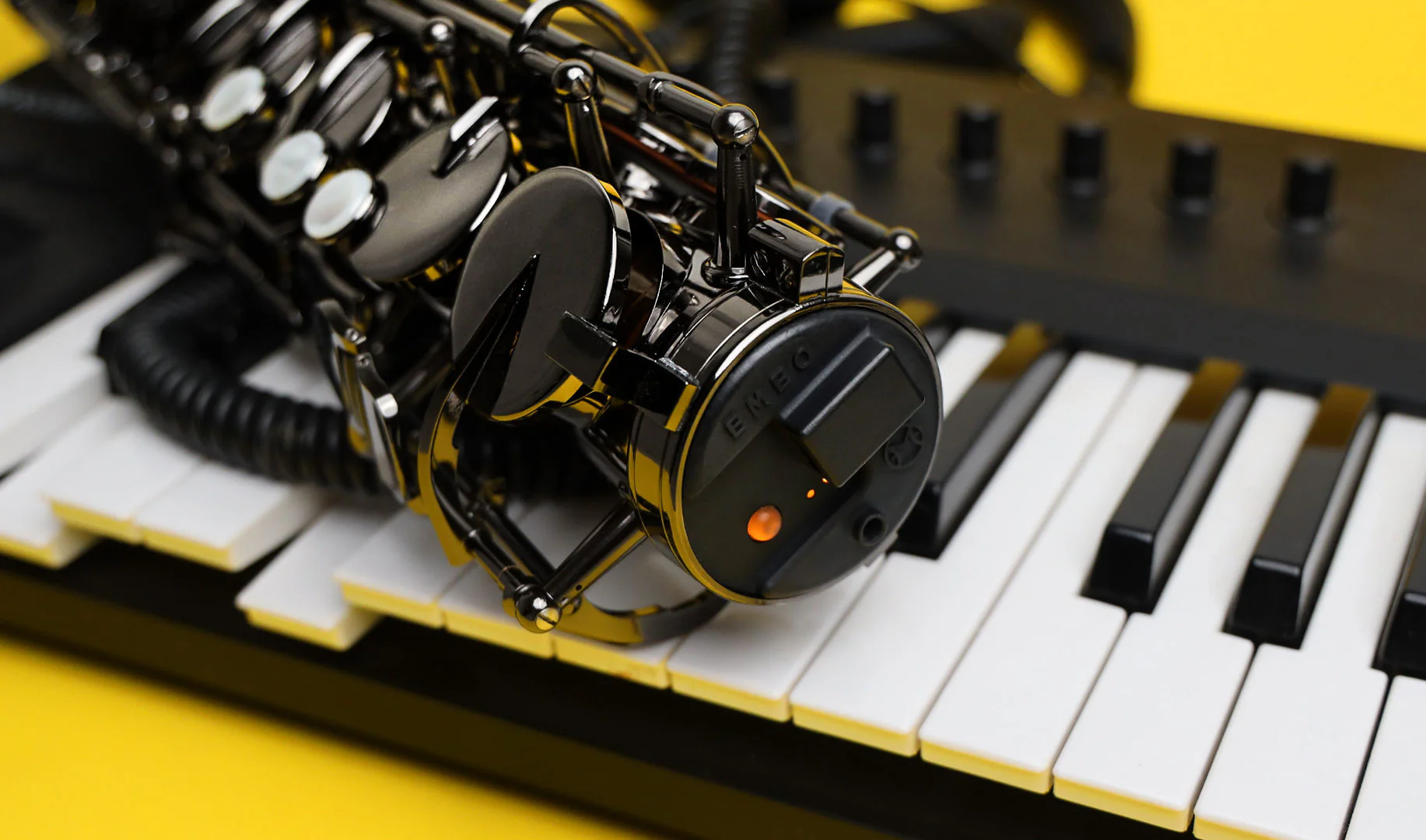 Emeo Digital Practice Saxophone (Black Nickel Finish) - Image 3